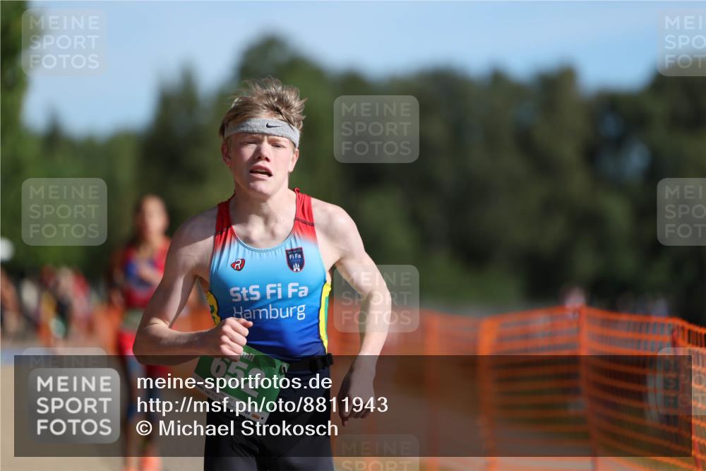 07.09.2025 - 19. Norderstedt Triathlon Michael Strokosch http://msf.ph/oto/8811943 07.09.2025 10:42:34 Laufen 652, 672, 686 meine-sportfotos.de