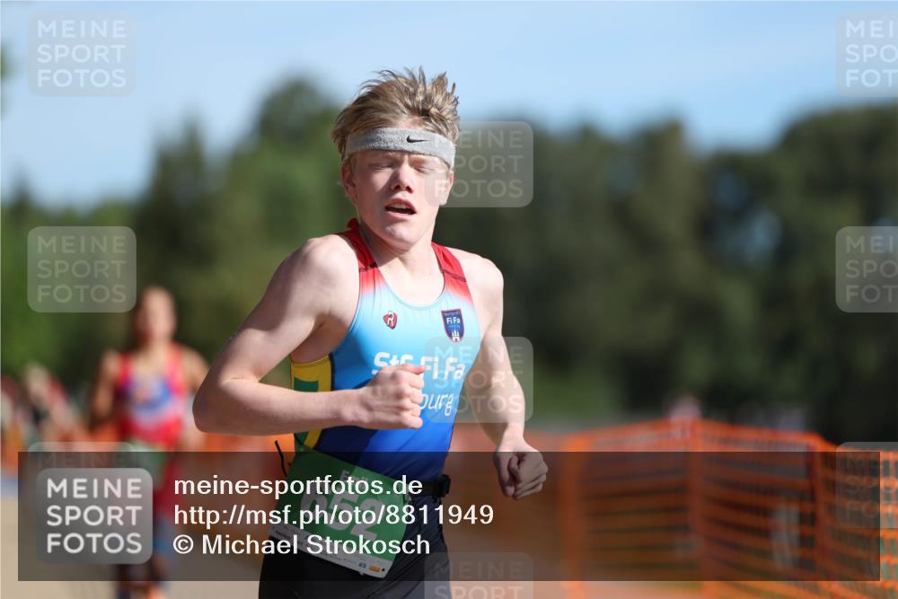 07.09.2025 - 19. Norderstedt Triathlon Michael Strokosch http://msf.ph/oto/8811949 07.09.2025 10:42:34 Laufen 652, 672, 686 meine-sportfotos.de