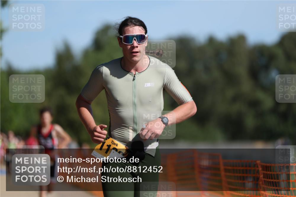 07.09.2025 - 19. Norderstedt Triathlon Michael Strokosch http://msf.ph/oto/8812452 07.09.2025 11:41:53 Laufen 1183, 1188 meine-sportfotos.de
