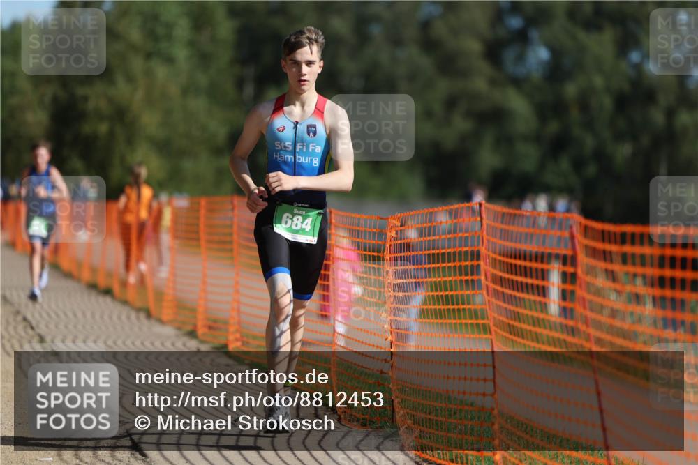 07.09.2025 - 19. Norderstedt Triathlon Michael Strokosch http://msf.ph/oto/8812453 07.09.2025 10:43:23 Laufen 676, 684 meine-sportfotos.de