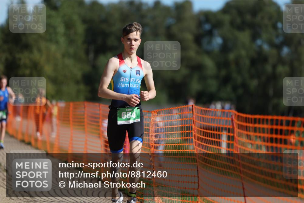 07.09.2025 - 19. Norderstedt Triathlon Michael Strokosch http://msf.ph/oto/8812460 07.09.2025 10:43:23 Laufen 676, 684 meine-sportfotos.de