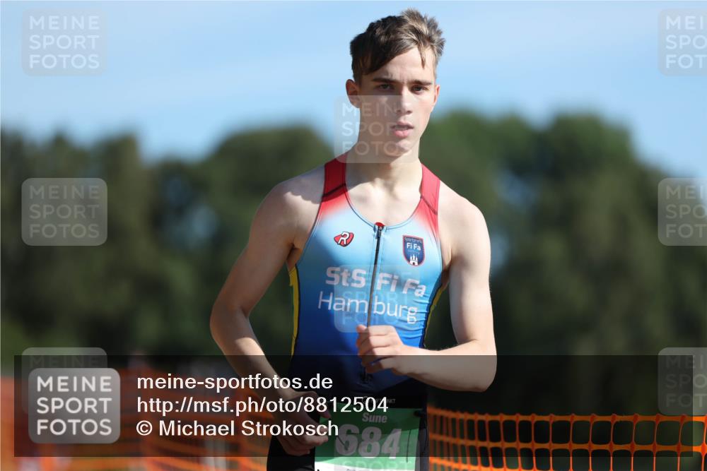 07.09.2025 - 19. Norderstedt Triathlon Michael Strokosch http://msf.ph/oto/8812504 07.09.2025 10:43:25 Laufen 676, 684 meine-sportfotos.de