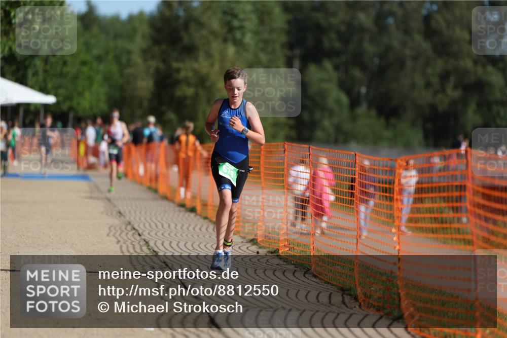 07.09.2025 - 19. Norderstedt Triathlon Michael Strokosch http://msf.ph/oto/8812550 07.09.2025 10:43:27 Laufen 676, 684 meine-sportfotos.de