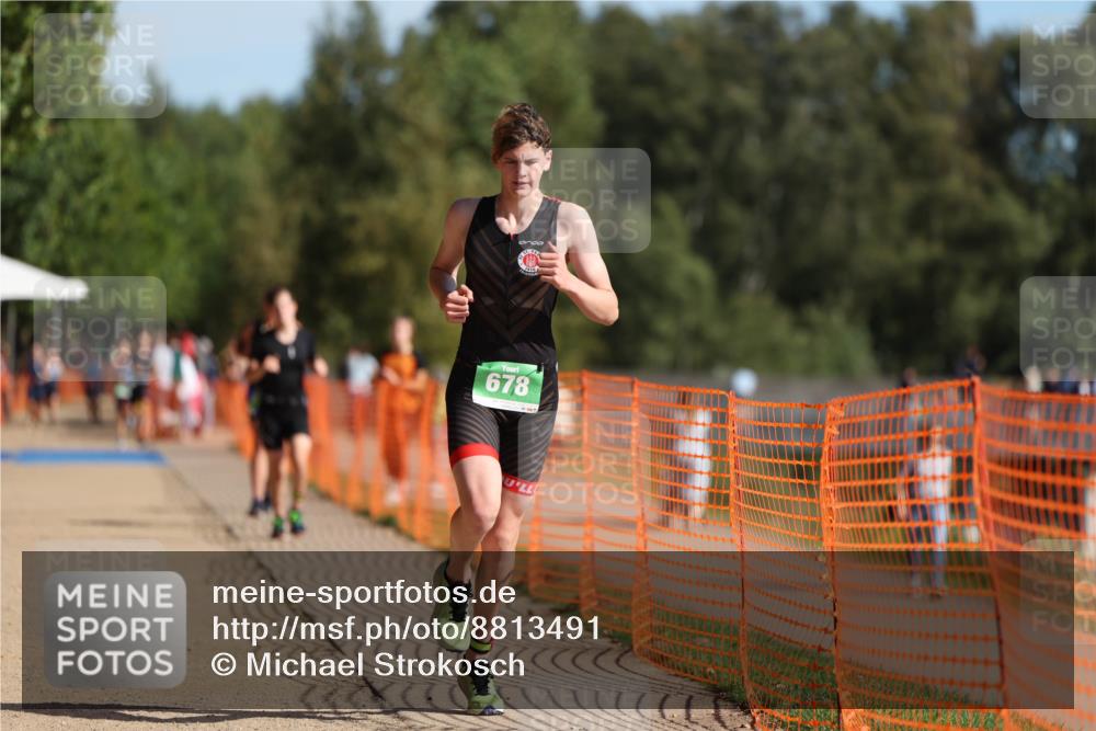 07.09.2025 - 19. Norderstedt Triathlon Michael Strokosch http://msf.ph/oto/8813491 07.09.2025 10:44:32 Laufen 64, 637, 678 meine-sportfotos.de