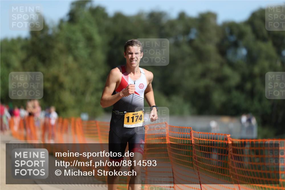 07.09.2025 - 19. Norderstedt Triathlon Michael Strokosch http://msf.ph/oto/8814593 07.09.2025 11:44:01 Laufen 1174, 1176, 1308 meine-sportfotos.de