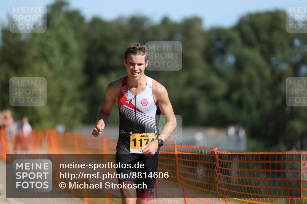 07.09.2025 - 19. Norderstedt Triathlon Michael Strokosch http://msf.ph/oto/8814606 07.09.2025 11:44:02 Laufen 1174, 1176 meine-sportfotos.de