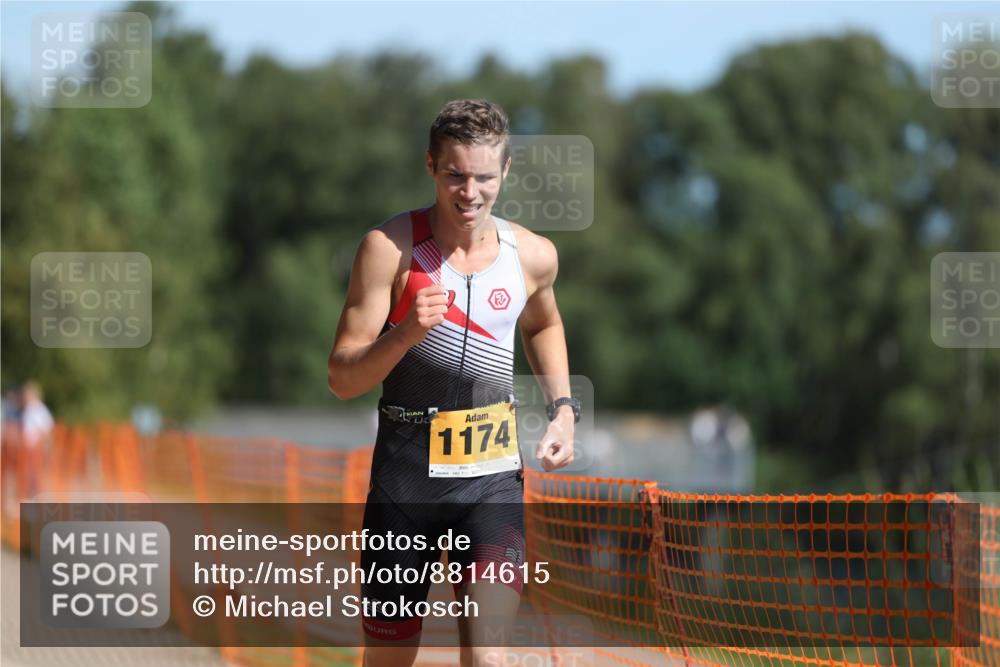 07.09.2025 - 19. Norderstedt Triathlon Michael Strokosch http://msf.ph/oto/8814615 07.09.2025 11:44:02 Laufen 1174, 1176 meine-sportfotos.de