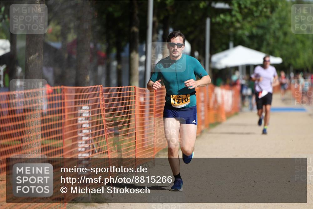 07.09.2025 - 19. Norderstedt Triathlon Michael Strokosch http://msf.ph/oto/8815266 07.09.2025 11:44:51 Laufen 806, 1210, 1274 meine-sportfotos.de