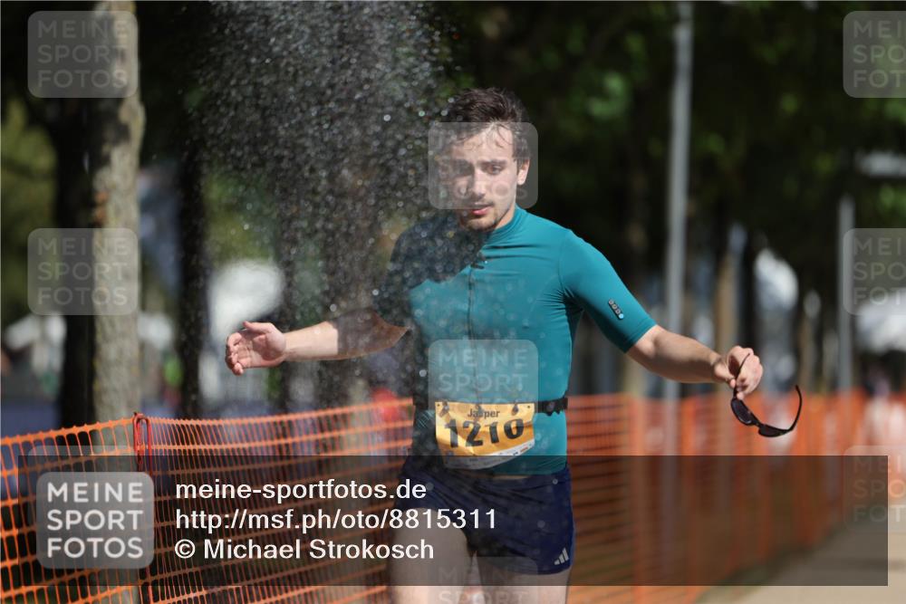 07.09.2025 - 19. Norderstedt Triathlon Michael Strokosch http://msf.ph/oto/8815311 07.09.2025 11:44:53 Laufen 806, 1210, 1274 meine-sportfotos.de