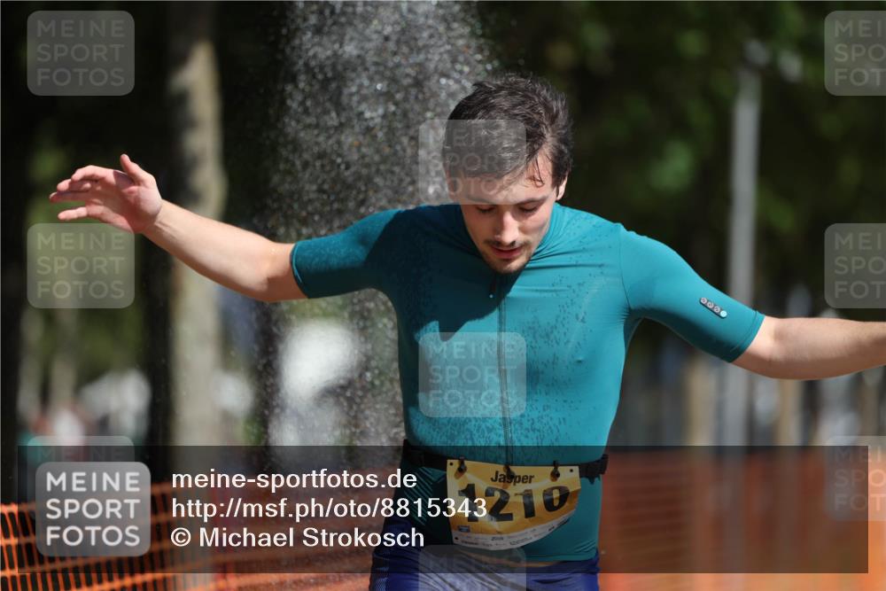 07.09.2025 - 19. Norderstedt Triathlon Michael Strokosch http://msf.ph/oto/8815343 07.09.2025 11:44:54 Laufen 300, 1210, 1274 meine-sportfotos.de