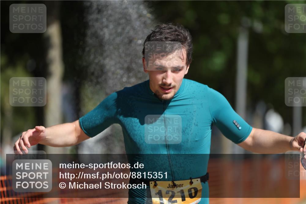 07.09.2025 - 19. Norderstedt Triathlon Michael Strokosch http://msf.ph/oto/8815351 07.09.2025 11:44:54 Laufen 300, 1210, 1274 meine-sportfotos.de
