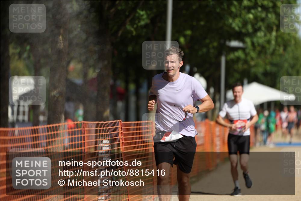 07.09.2025 - 19. Norderstedt Triathlon Michael Strokosch http://msf.ph/oto/8815416 07.09.2025 11:44:58 Laufen 300, 1274 meine-sportfotos.de