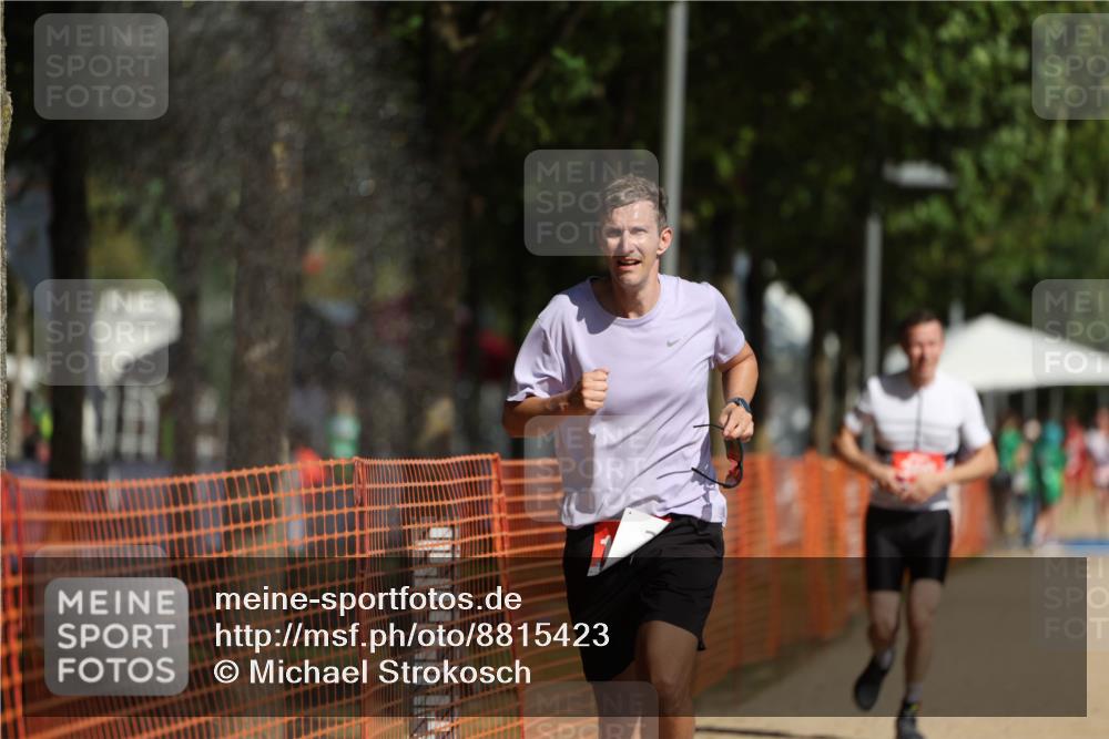 07.09.2025 - 19. Norderstedt Triathlon Michael Strokosch http://msf.ph/oto/8815423 07.09.2025 11:44:58 Laufen 300, 1274 meine-sportfotos.de