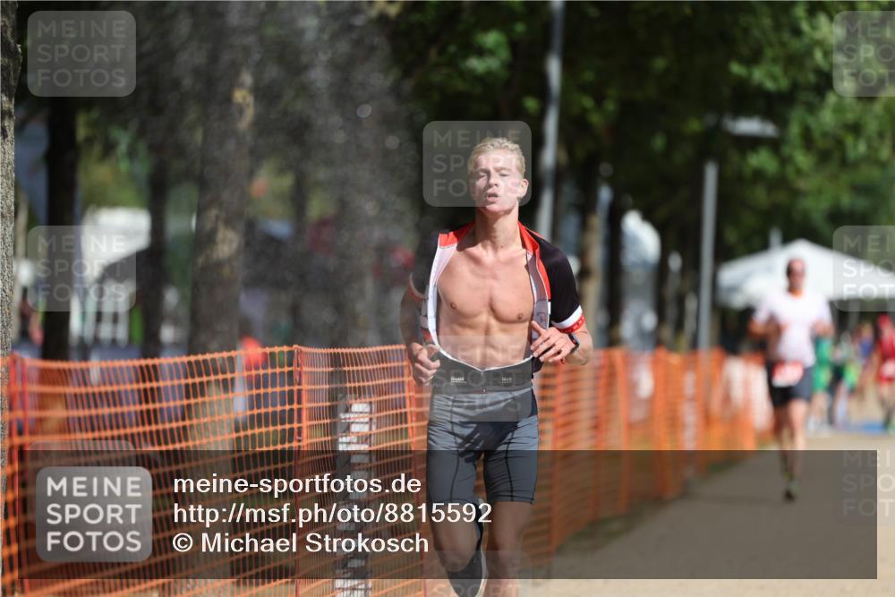 07.09.2025 - 19. Norderstedt Triathlon Michael Strokosch http://msf.ph/oto/8815592 07.09.2025 11:45:14 Laufen 1202 meine-sportfotos.de