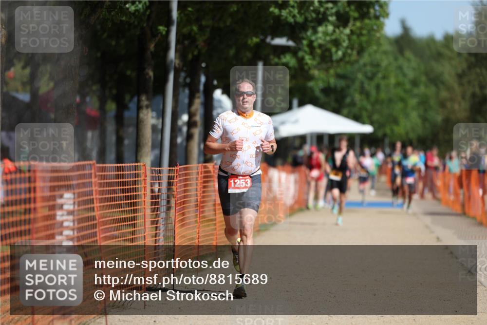 07.09.2025 - 19. Norderstedt Triathlon Michael Strokosch http://msf.ph/oto/8815689 07.09.2025 11:45:19 Laufen 1202, 1253 meine-sportfotos.de