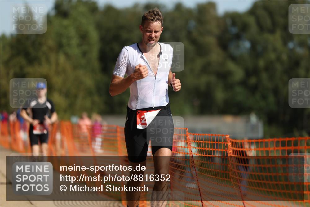 07.09.2025 - 19. Norderstedt Triathlon Michael Strokosch http://msf.ph/oto/8816352 07.09.2025 11:46:03 Laufen 276, 306, 1165 meine-sportfotos.de