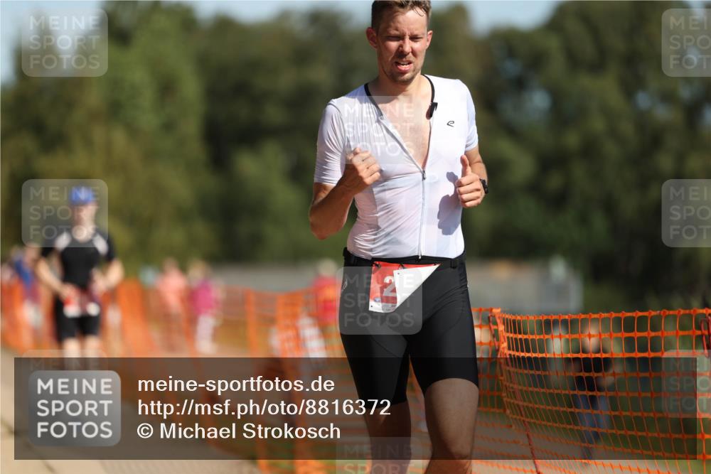 07.09.2025 - 19. Norderstedt Triathlon Michael Strokosch http://msf.ph/oto/8816372 07.09.2025 11:46:04 Laufen 276, 306, 1165 meine-sportfotos.de