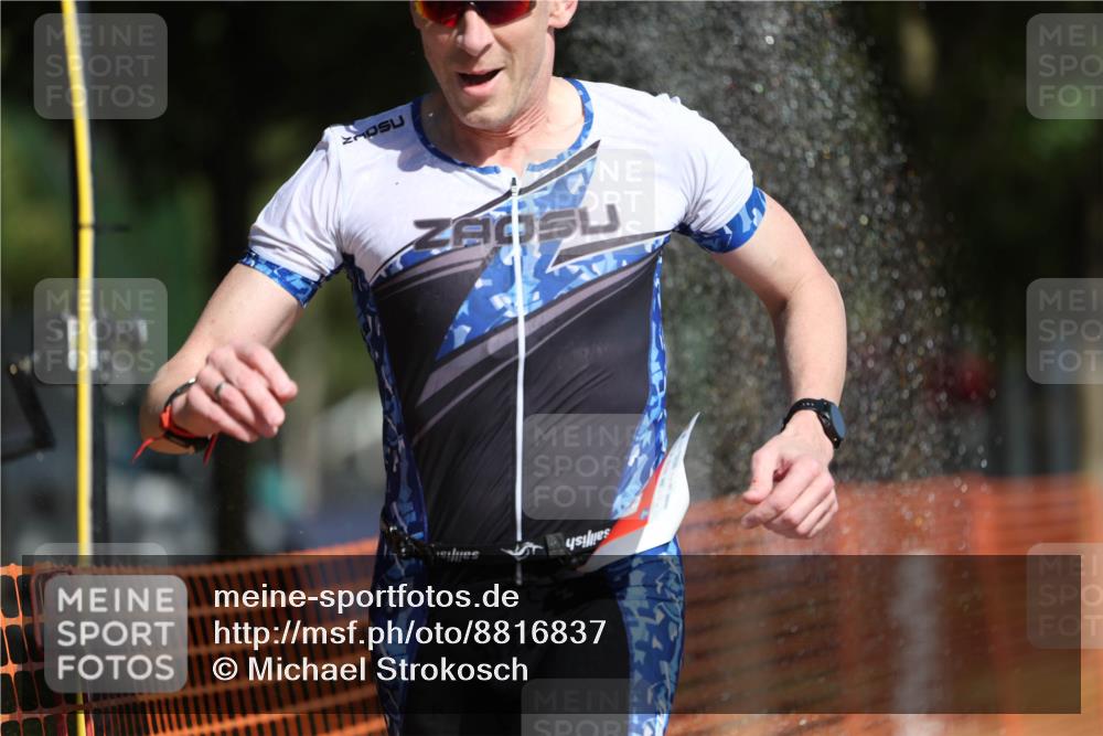 07.09.2025 - 19. Norderstedt Triathlon Michael Strokosch http://msf.ph/oto/8816837 07.09.2025 11:47:03 Laufen 296, 1191 meine-sportfotos.de