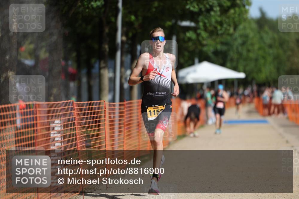 07.09.2025 - 19. Norderstedt Triathlon Michael Strokosch http://msf.ph/oto/8816900 07.09.2025 11:47:19 Laufen 1158, 1159 meine-sportfotos.de