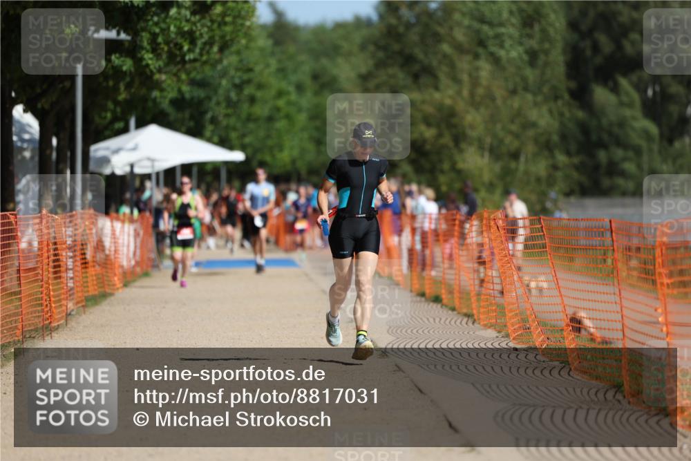 07.09.2025 - 19. Norderstedt Triathlon Michael Strokosch http://msf.ph/oto/8817031 07.09.2025 11:47:43 Laufen 1301, 1313 meine-sportfotos.de