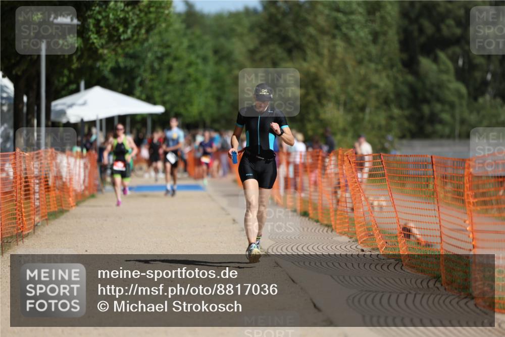 07.09.2025 - 19. Norderstedt Triathlon Michael Strokosch http://msf.ph/oto/8817036 07.09.2025 11:47:43 Laufen 1301, 1313 meine-sportfotos.de
