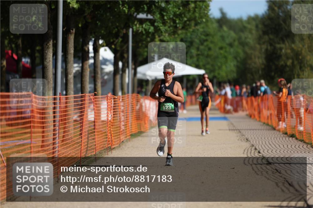 07.09.2025 - 19. Norderstedt Triathlon Michael Strokosch http://msf.ph/oto/8817183 07.09.2025 10:48:11 Laufen 123, 132, 1115 meine-sportfotos.de