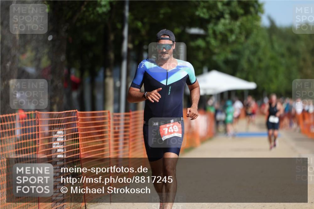 07.09.2025 - 19. Norderstedt Triathlon Michael Strokosch http://msf.ph/oto/8817245 07.09.2025 11:48:23 Laufen 749 meine-sportfotos.de