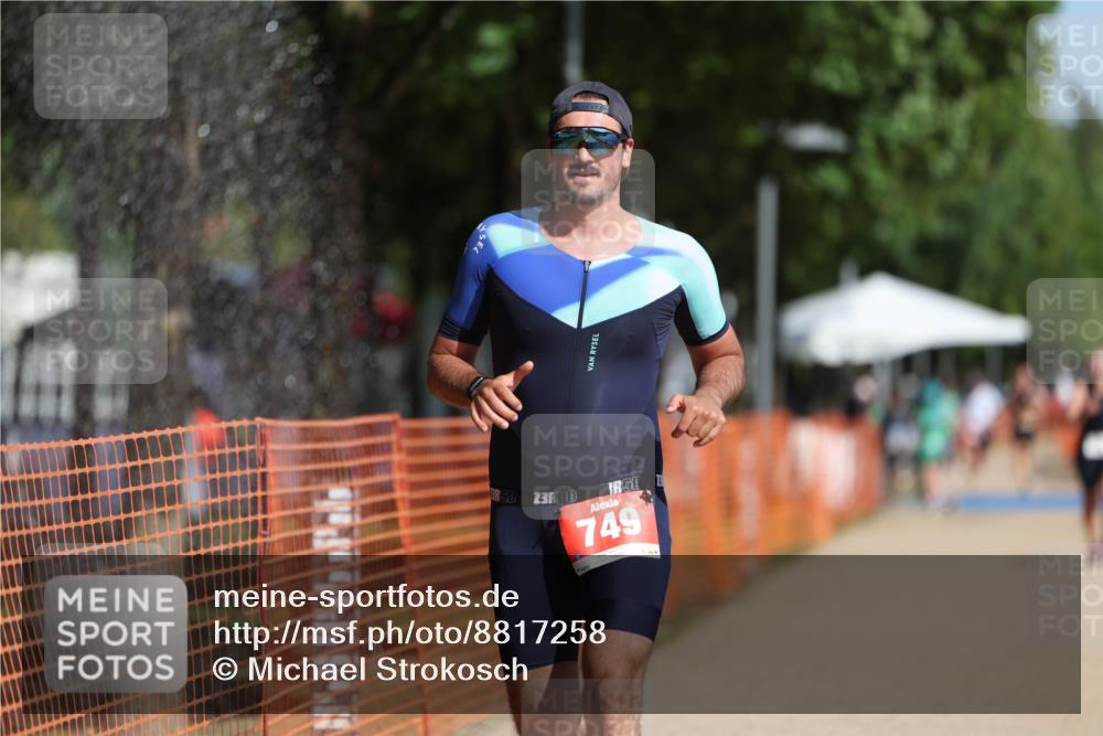 07.09.2025 - 19. Norderstedt Triathlon Michael Strokosch http://msf.ph/oto/8817258 07.09.2025 11:48:24 Laufen 749 meine-sportfotos.de
