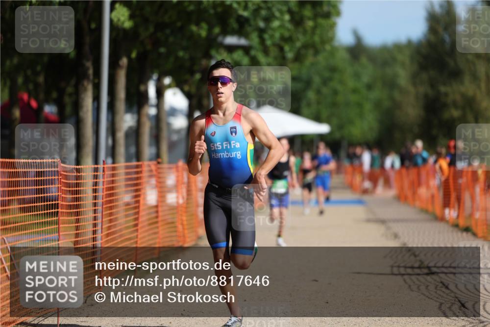 07.09.2025 - 19. Norderstedt Triathlon Michael Strokosch http://msf.ph/oto/8817646 07.09.2025 10:48:43 Laufen 71, 654 meine-sportfotos.de