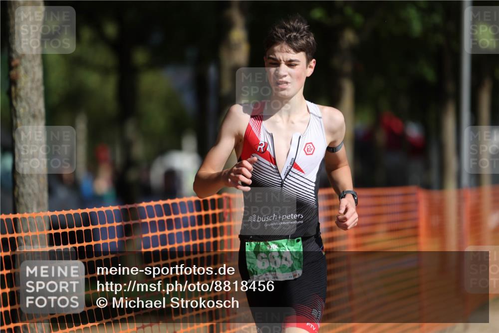 07.09.2025 - 19. Norderstedt Triathlon Michael Strokosch http://msf.ph/oto/8818456 07.09.2025 10:49:54 Laufen 92, 664, 1118 meine-sportfotos.de
