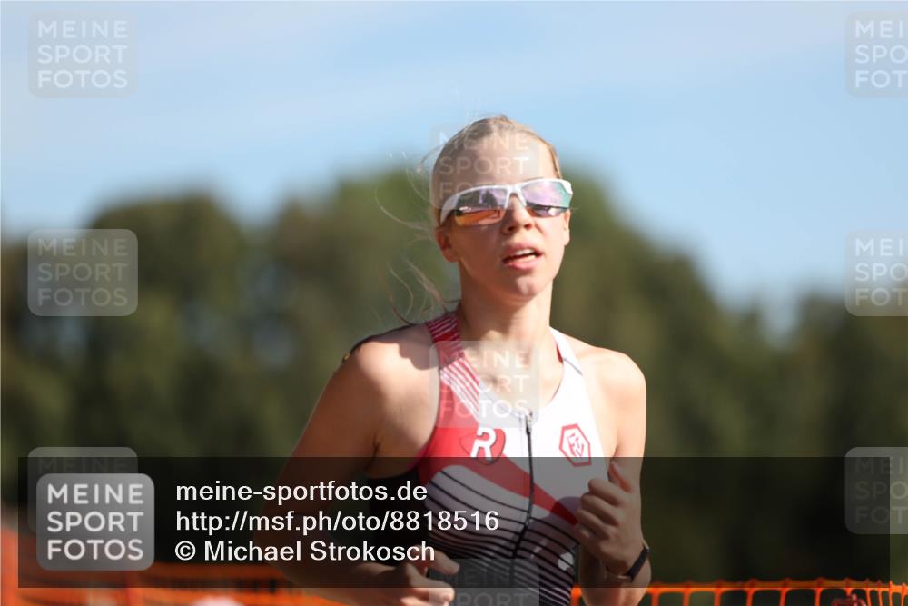 07.09.2025 - 19. Norderstedt Triathlon Michael Strokosch http://msf.ph/oto/8818516 07.09.2025 10:49:58 Laufen 92, 664, 1118 meine-sportfotos.de