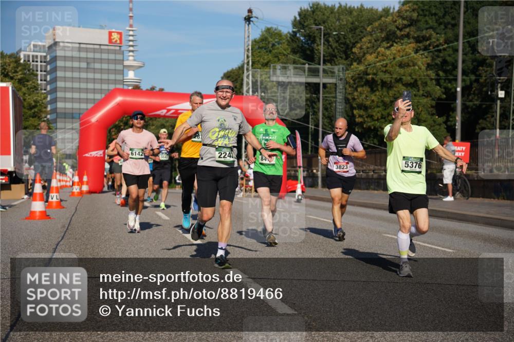07.09.2025 - BARMER Alsterlauf Yannick Fuchs http://msf.ph/oto/8819466 07.09.2025 09:44:18 Laufen 6142, 2241, 84, 5376, 3823 meine-sportfotos.de