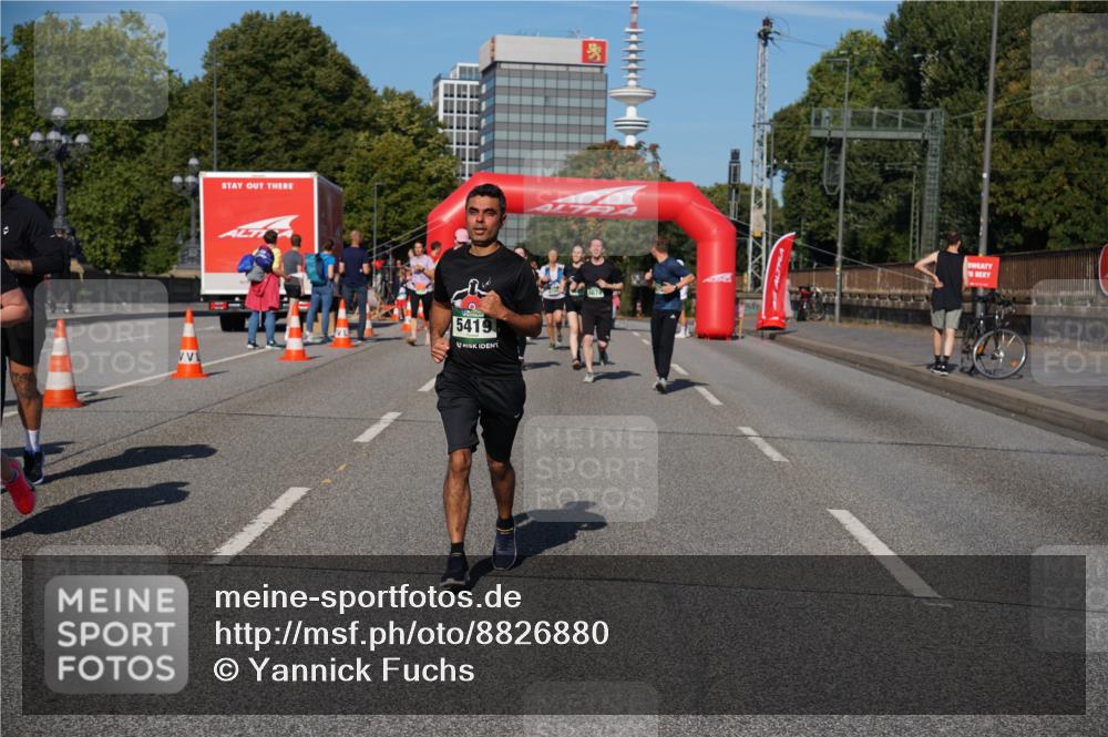 07.09.2025 - BARMER Alsterlauf Yannick Fuchs http://msf.ph/oto/8826880 07.09.2025 10:07:24 Laufen 3, 5419 meine-sportfotos.de
