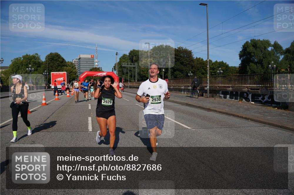 07.09.2025 - BARMER Alsterlauf Yannick Fuchs http://msf.ph/oto/8827686 07.09.2025 10:10:39 Laufen 2929, 2930 meine-sportfotos.de