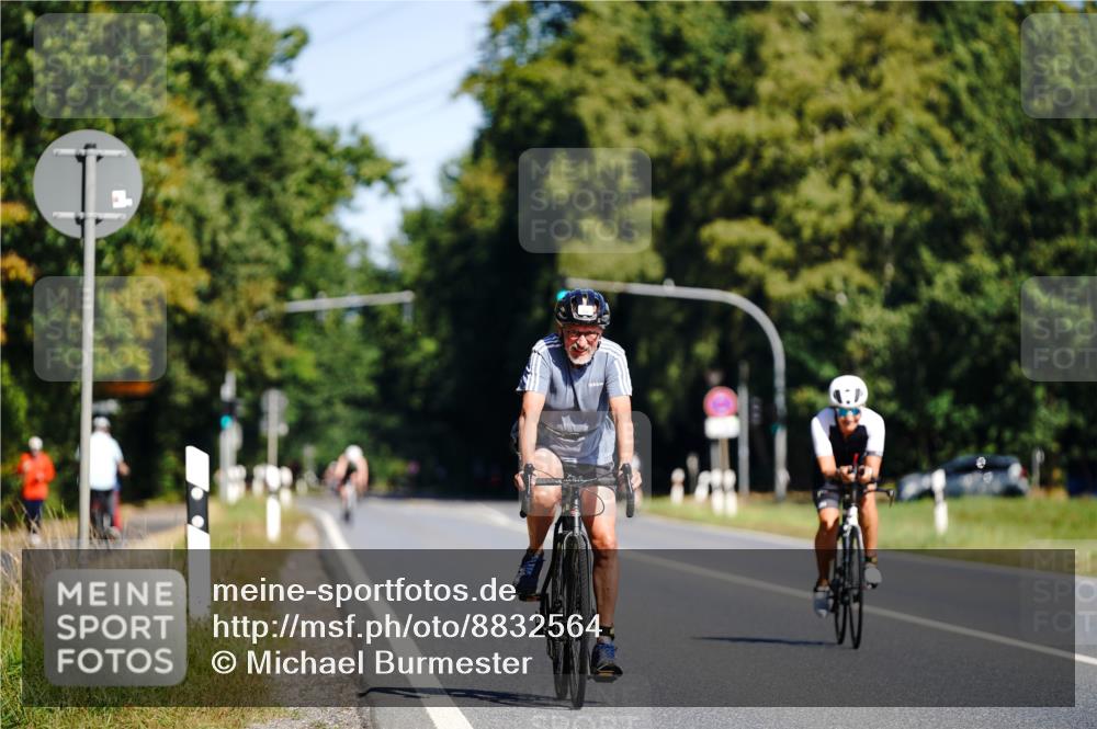 07.09.2025 - 19. Norderstedt Triathlon Michael Burmester http://msf.ph/oto/8832564 07.09.2025 11:44:46 Radfahren 186, 192 meine-sportfotos.de