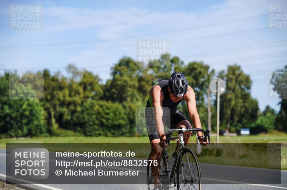 07.09.2025 - 19. Norderstedt Triathlon Michael Burmester http://msf.ph/oto/8832576 07.09.2025 11:45:10 Radfahren 1217 meine-sportfotos.de