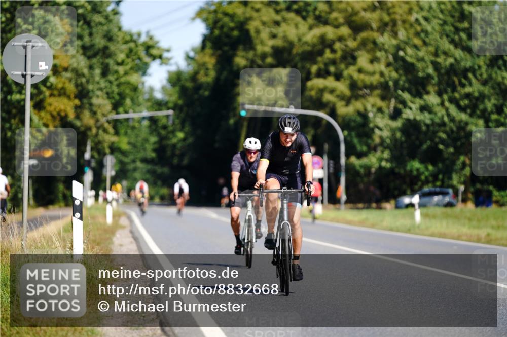 07.09.2025 - 19. Norderstedt Triathlon Michael Burmester http://msf.ph/oto/8832668 07.09.2025 11:49:45 Radfahren 1223 meine-sportfotos.de
