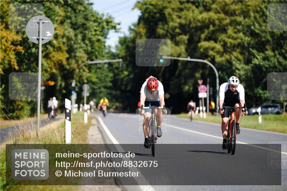 07.09.2025 - 19. Norderstedt Triathlon Michael Burmester http://msf.ph/oto/8832675 07.09.2025 11:49:57 Radfahren 826, 849 meine-sportfotos.de