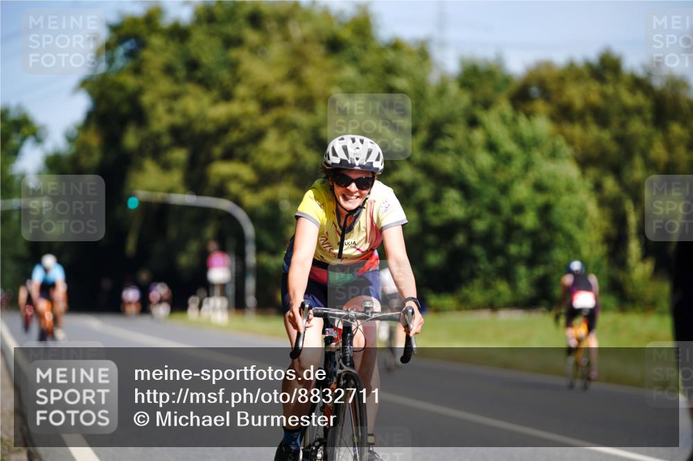 07.09.2025 - 19. Norderstedt Triathlon Michael Burmester http://msf.ph/oto/8832711 07.09.2025 11:51:43 Radfahren 859, 860 meine-sportfotos.de