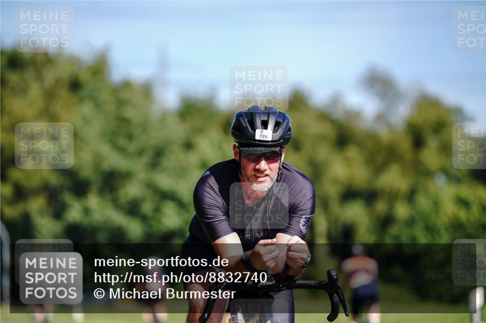 07.09.2025 - 19. Norderstedt Triathlon Michael Burmester http://msf.ph/oto/8832740 07.09.2025 11:52:37 Radfahren 729 meine-sportfotos.de
