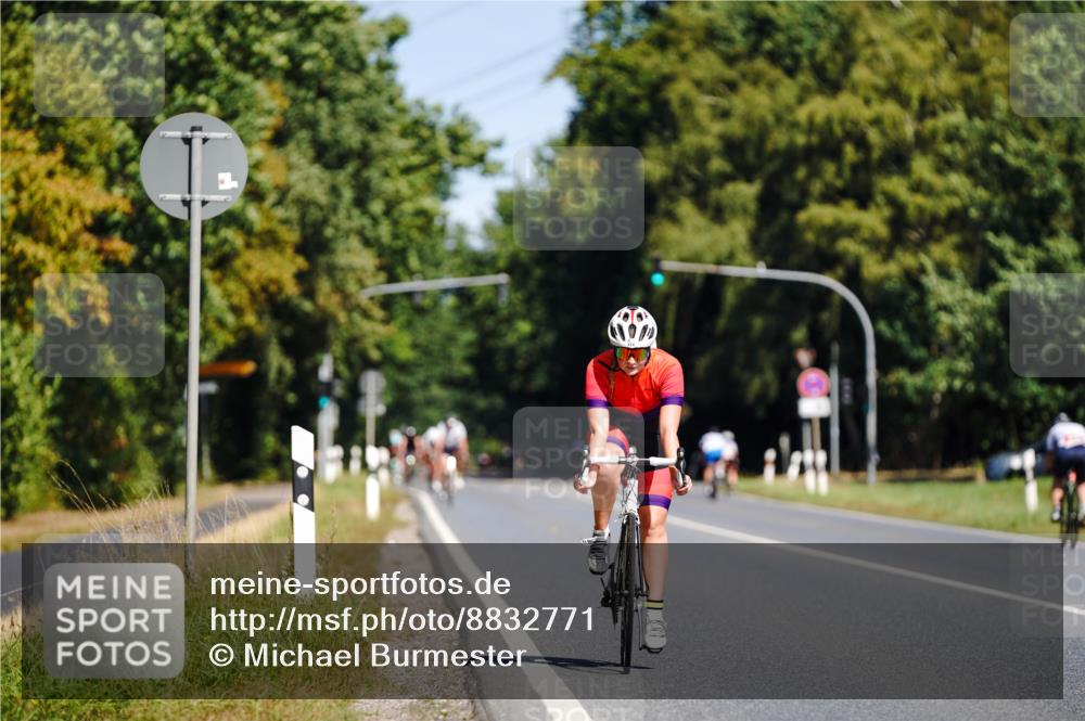 07.09.2025 - 19. Norderstedt Triathlon Michael Burmester http://msf.ph/oto/8832771 07.09.2025 11:53:57 Radfahren 714 meine-sportfotos.de