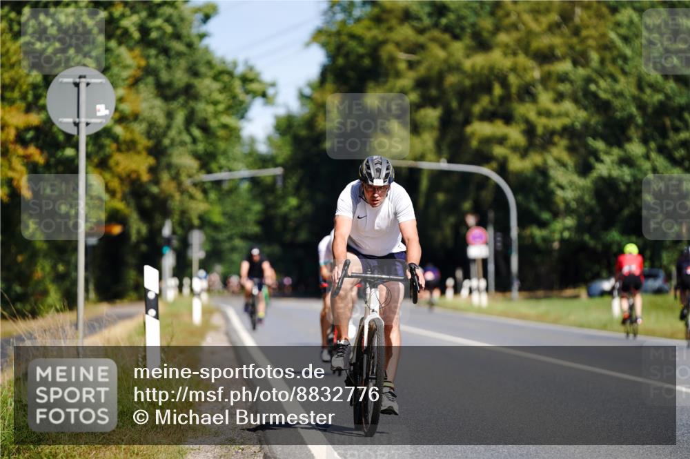 07.09.2025 - 19. Norderstedt Triathlon Michael Burmester http://msf.ph/oto/8832776 07.09.2025 11:54:09 Radfahren 861 meine-sportfotos.de