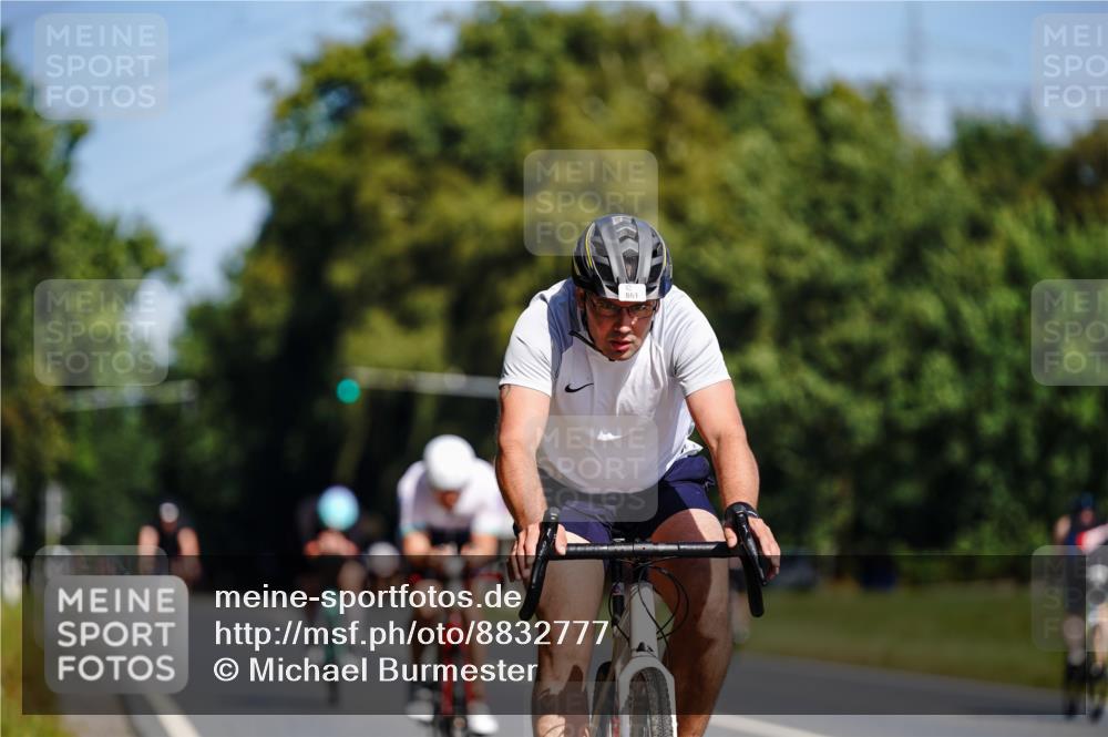 07.09.2025 - 19. Norderstedt Triathlon Michael Burmester http://msf.ph/oto/8832777 07.09.2025 11:54:11 Radfahren 281, 861, 1363 meine-sportfotos.de