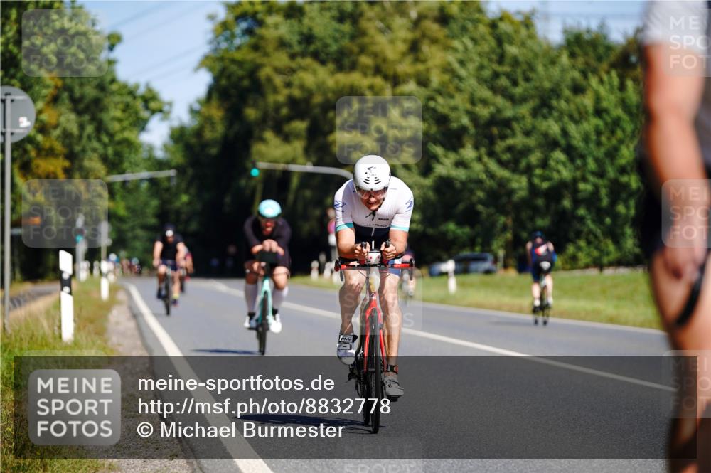 07.09.2025 - 19. Norderstedt Triathlon Michael Burmester http://msf.ph/oto/8832778 07.09.2025 11:54:12 Radfahren 281, 861, 1363 meine-sportfotos.de