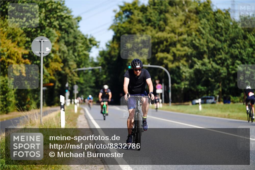 07.09.2025 - 19. Norderstedt Triathlon Michael Burmester http://msf.ph/oto/8832786 07.09.2025 11:54:17 Radfahren 281, 287 meine-sportfotos.de