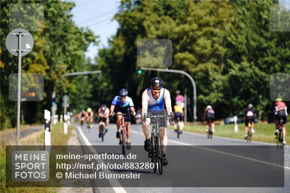 07.09.2025 - 19. Norderstedt Triathlon Michael Burmester http://msf.ph/oto/8832801 07.09.2025 11:54:38 Radfahren 1371 meine-sportfotos.de