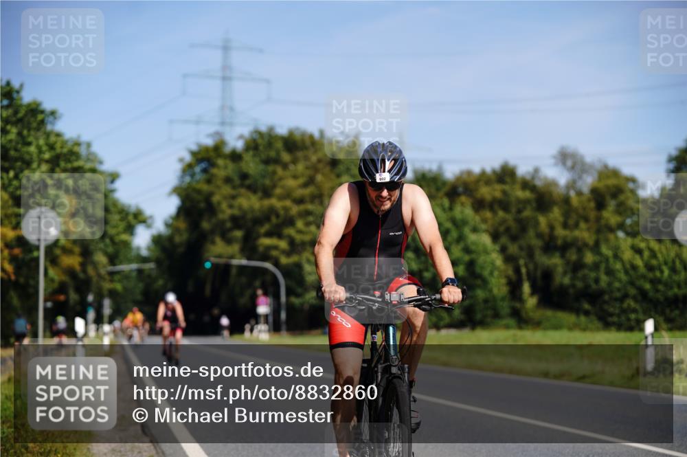 07.09.2025 - 19. Norderstedt Triathlon Michael Burmester http://msf.ph/oto/8832860 07.09.2025 11:56:19 Radfahren 802, 824, 1332, 1367 meine-sportfotos.de