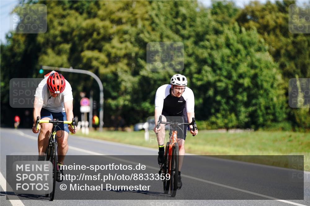 07.09.2025 - 19. Norderstedt Triathlon Michael Burmester http://msf.ph/oto/8833359 07.09.2025 11:49:58 Radfahren 826, 849 meine-sportfotos.de