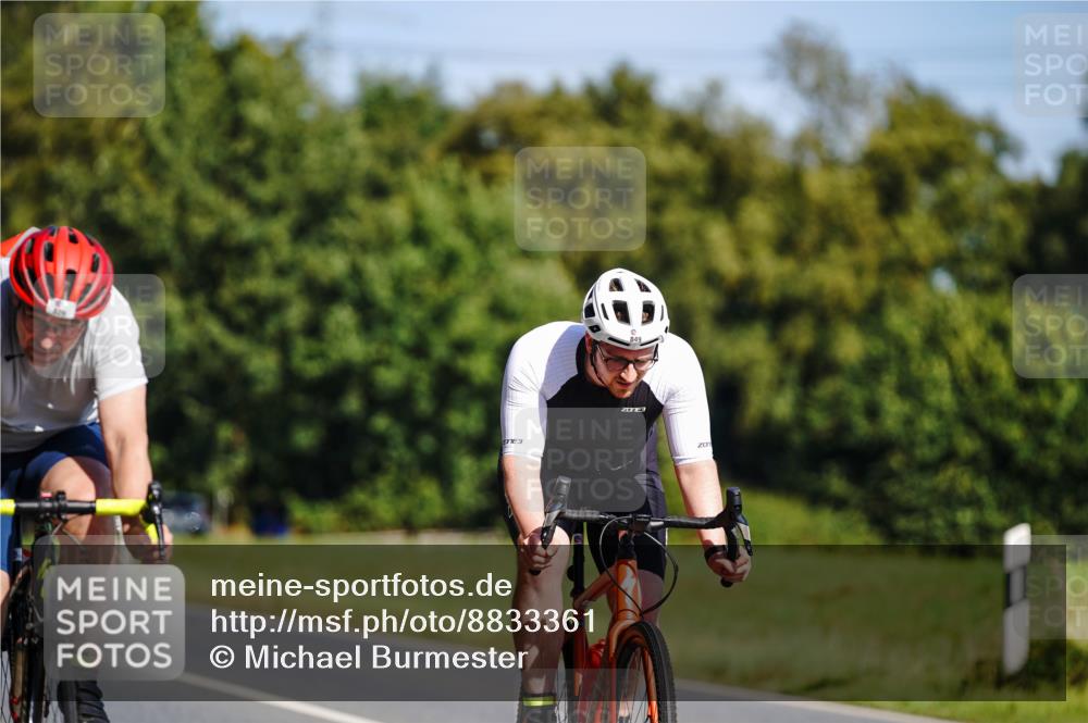 07.09.2025 - 19. Norderstedt Triathlon Michael Burmester http://msf.ph/oto/8833361 07.09.2025 11:49:59 Radfahren 826, 849 meine-sportfotos.de