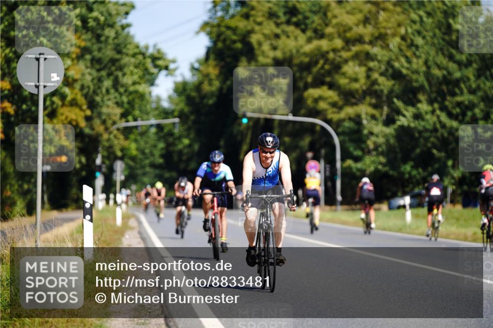 07.09.2025 - 19. Norderstedt Triathlon Michael Burmester http://msf.ph/oto/8833481 07.09.2025 11:54:38 Radfahren 1371 meine-sportfotos.de